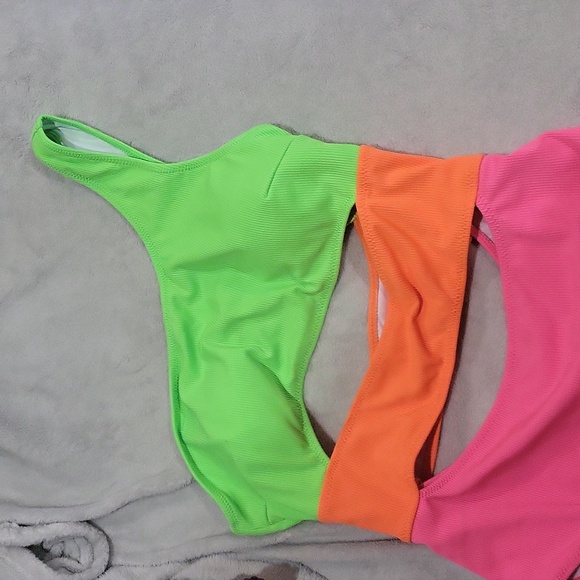 Popvil Swimsuit - Picture 4 of 12